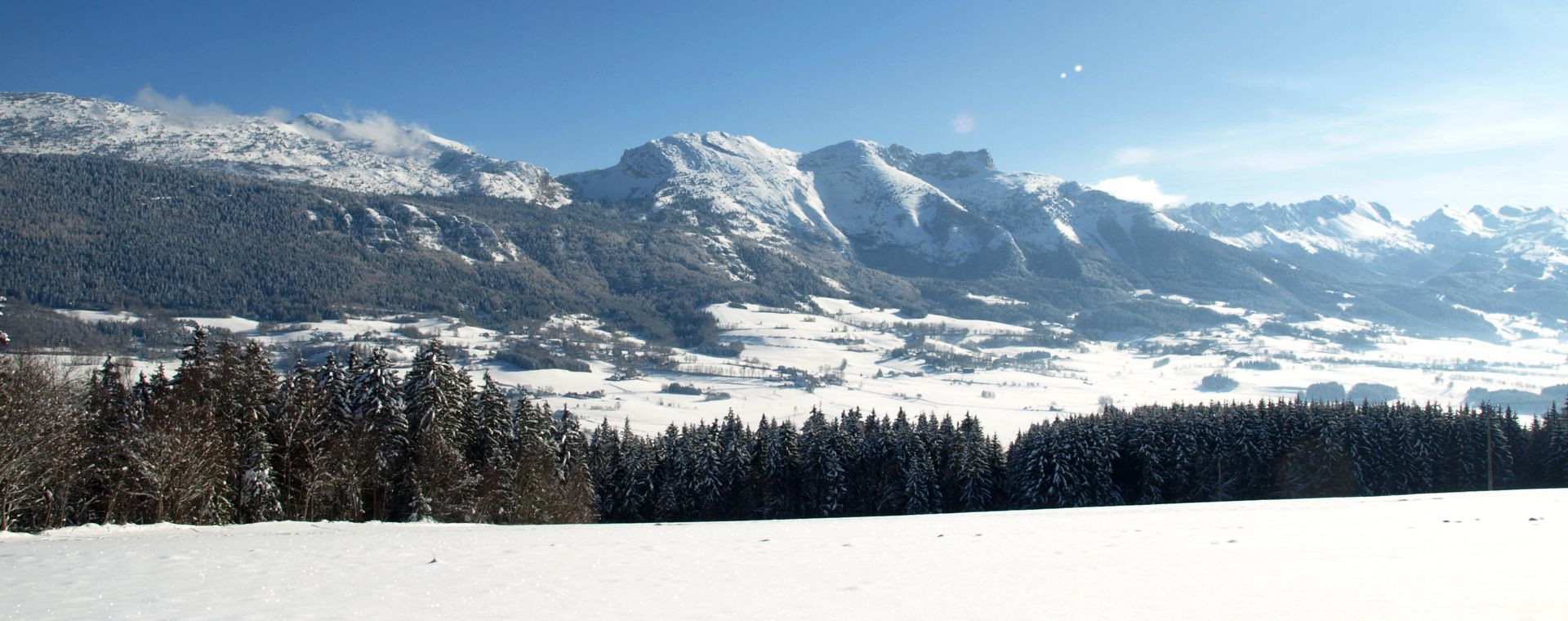 Paysage enneigé du val de Lans en hiver - Vercors - France
