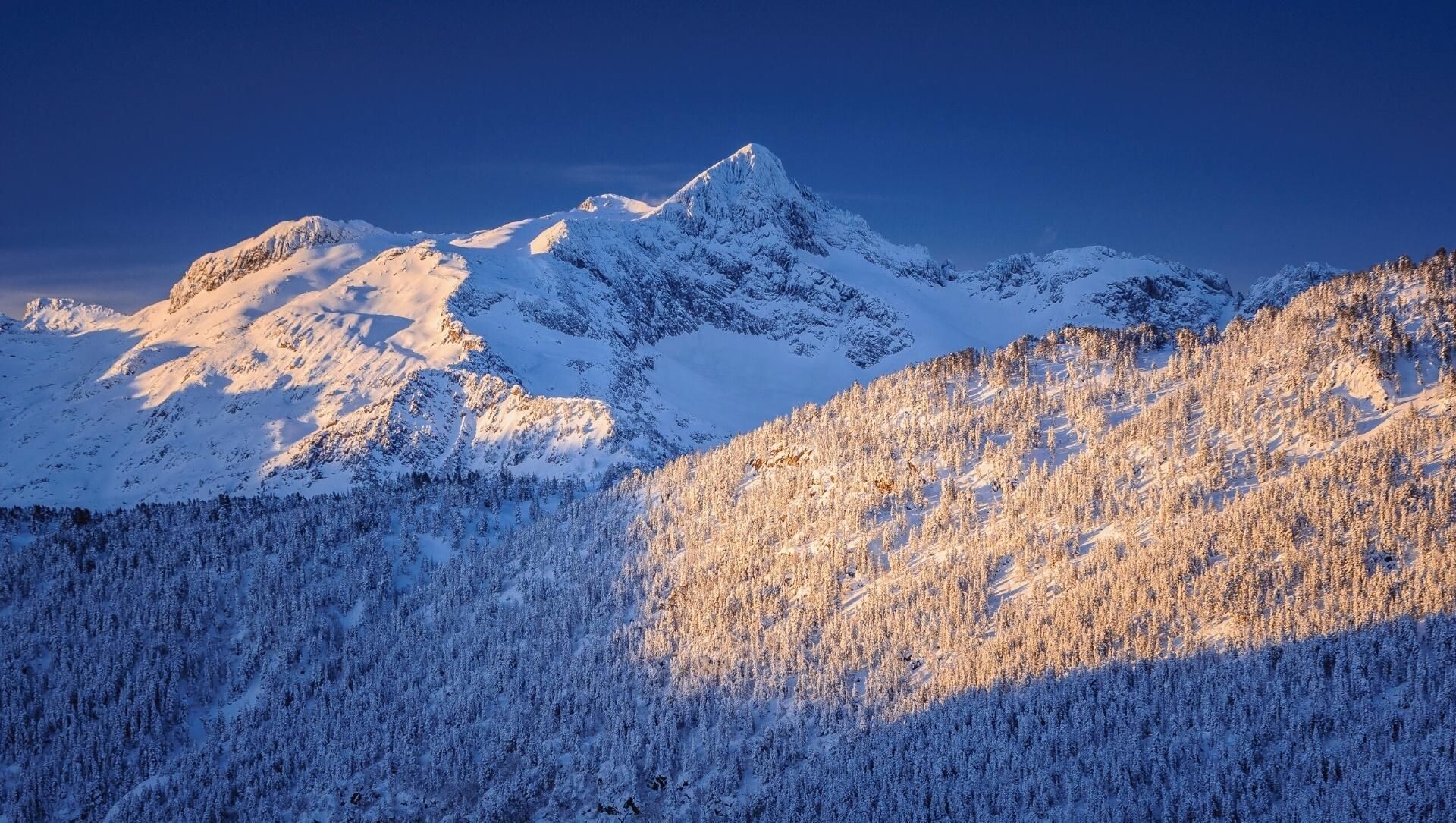 Sommet enneigé du Val d'Aran - Pyrénées - Espagne