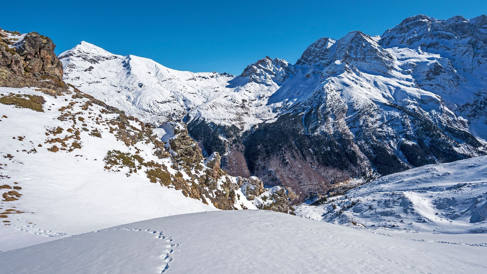 Sommets enneigés autour du Pic de la Pahule - Pyrénées - France