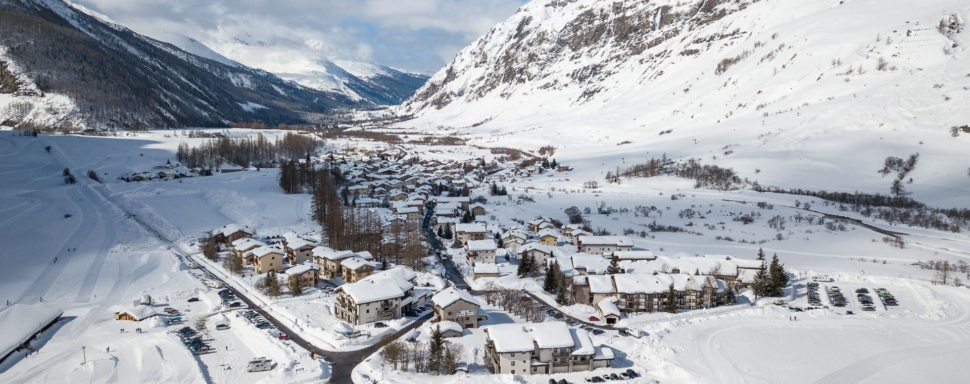 Village de Bessans sous la neige - Haute-Maurienne - Savoie - France