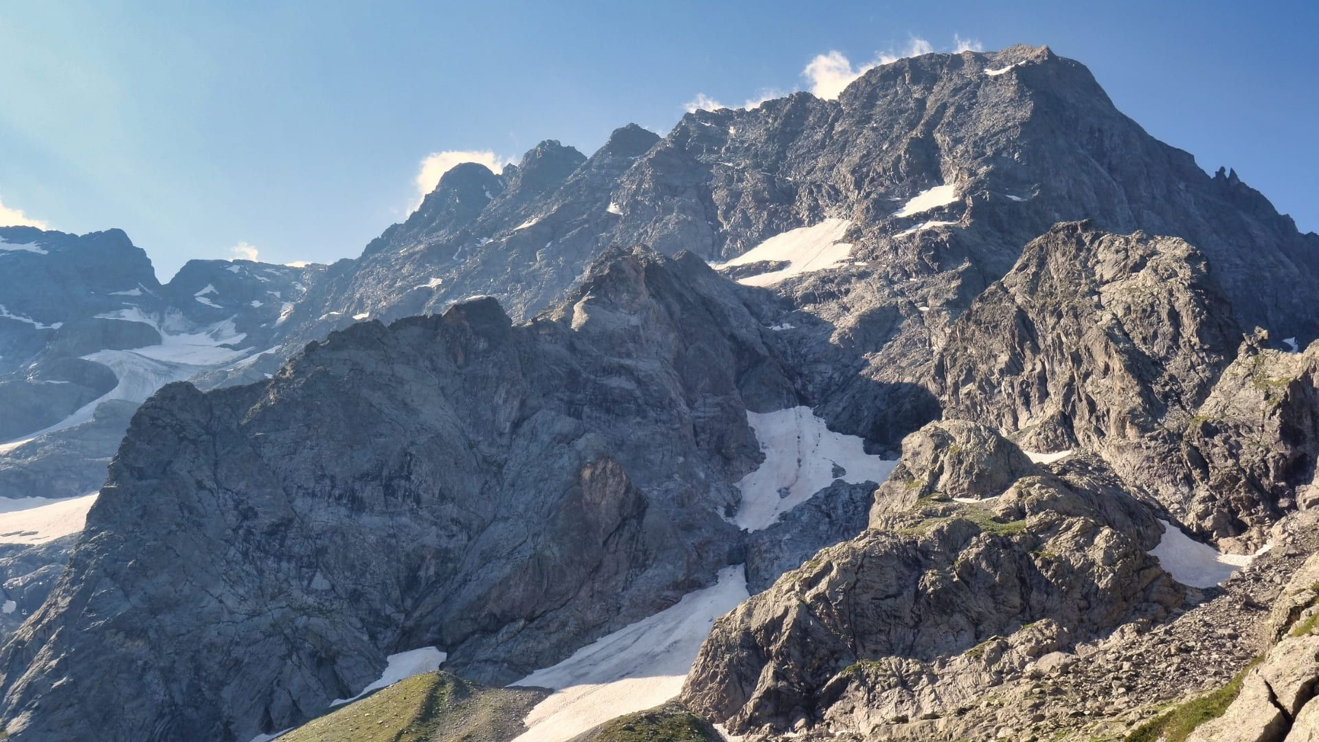 © Raymond Chabanier Sommet rocheux du Sirac - Massif des Écrins - Alpes, France