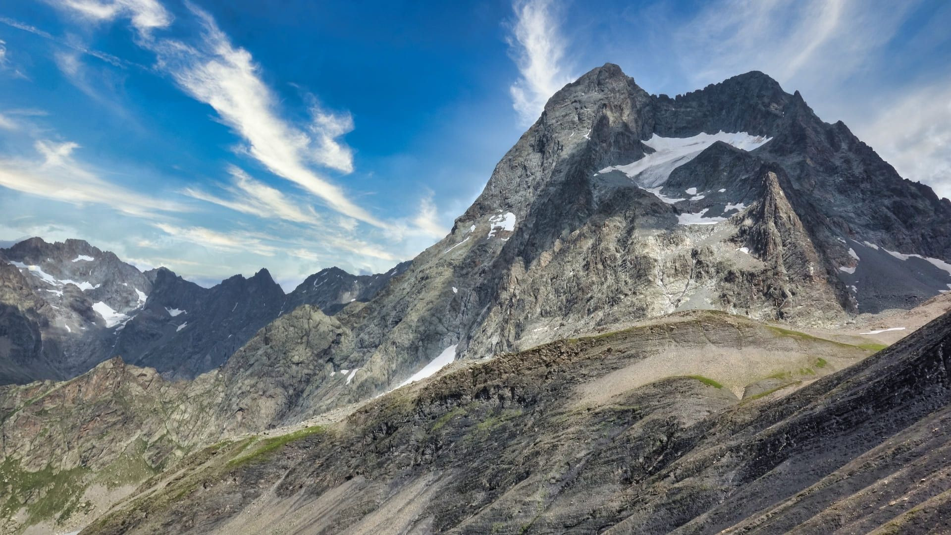 © Raymond Chabanier Sommet du Sirac dans le massif des Écrins - Hautes-Alpes - France