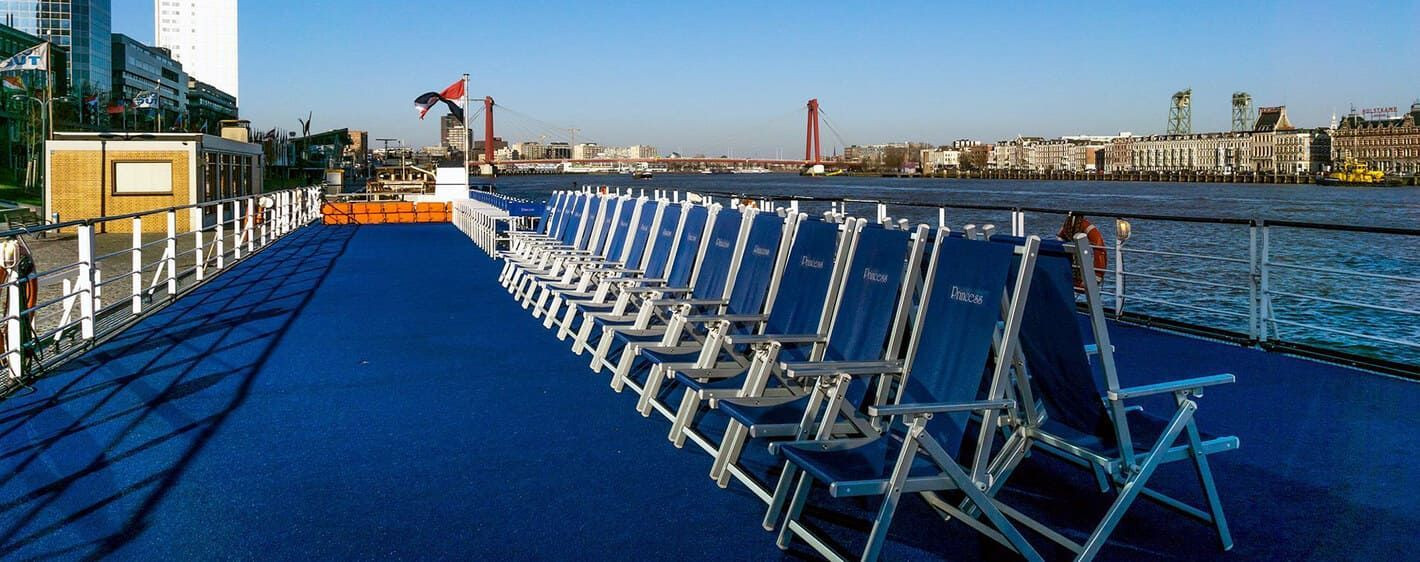 Pont soleil et transats du bateau MS Princess sur le fleuve - croisière fluviale