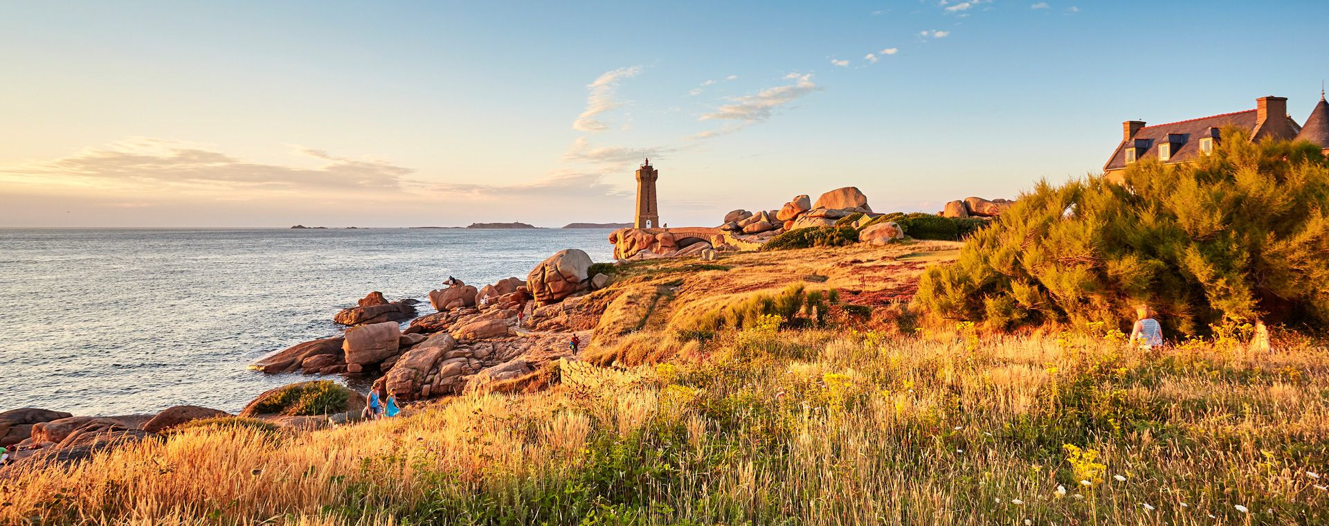 Coucher de soleil sur la côte de granit rose à Ploumanac'h - Bretagne - France