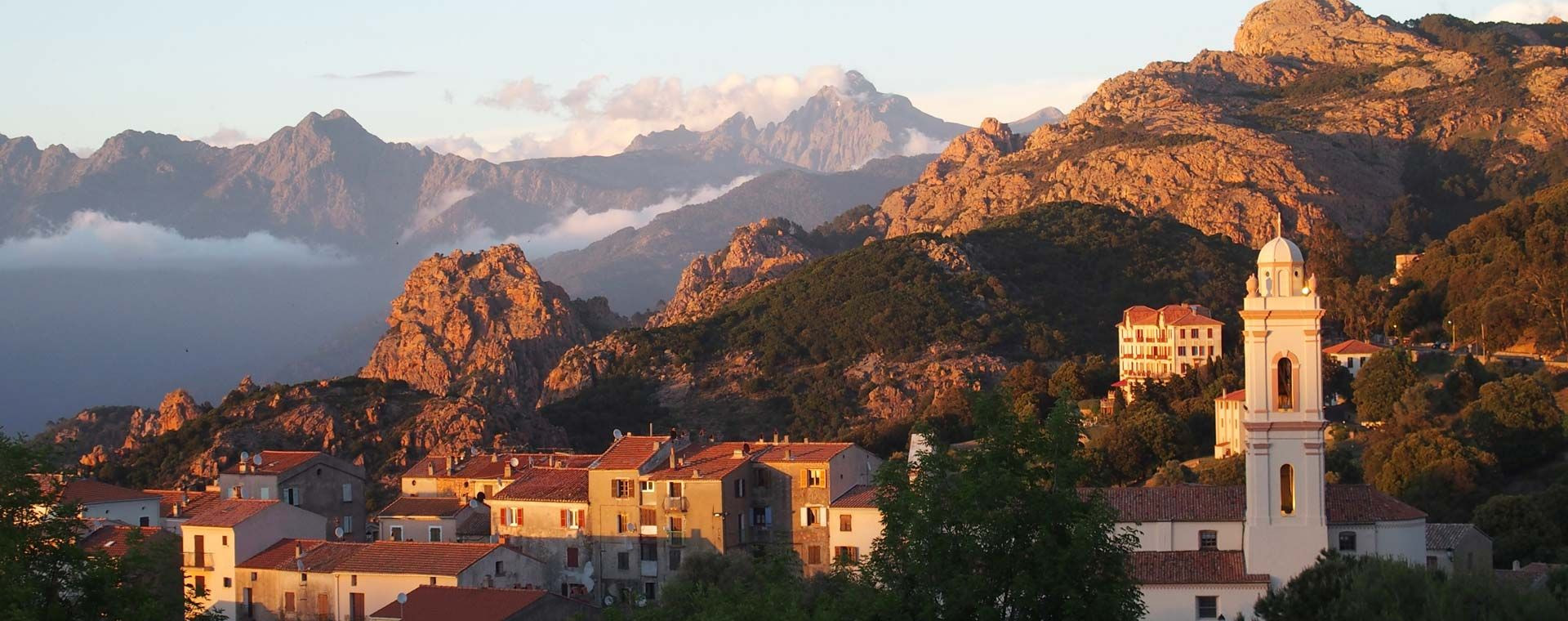 Village de Piana au coucher du soleil - Corse - France