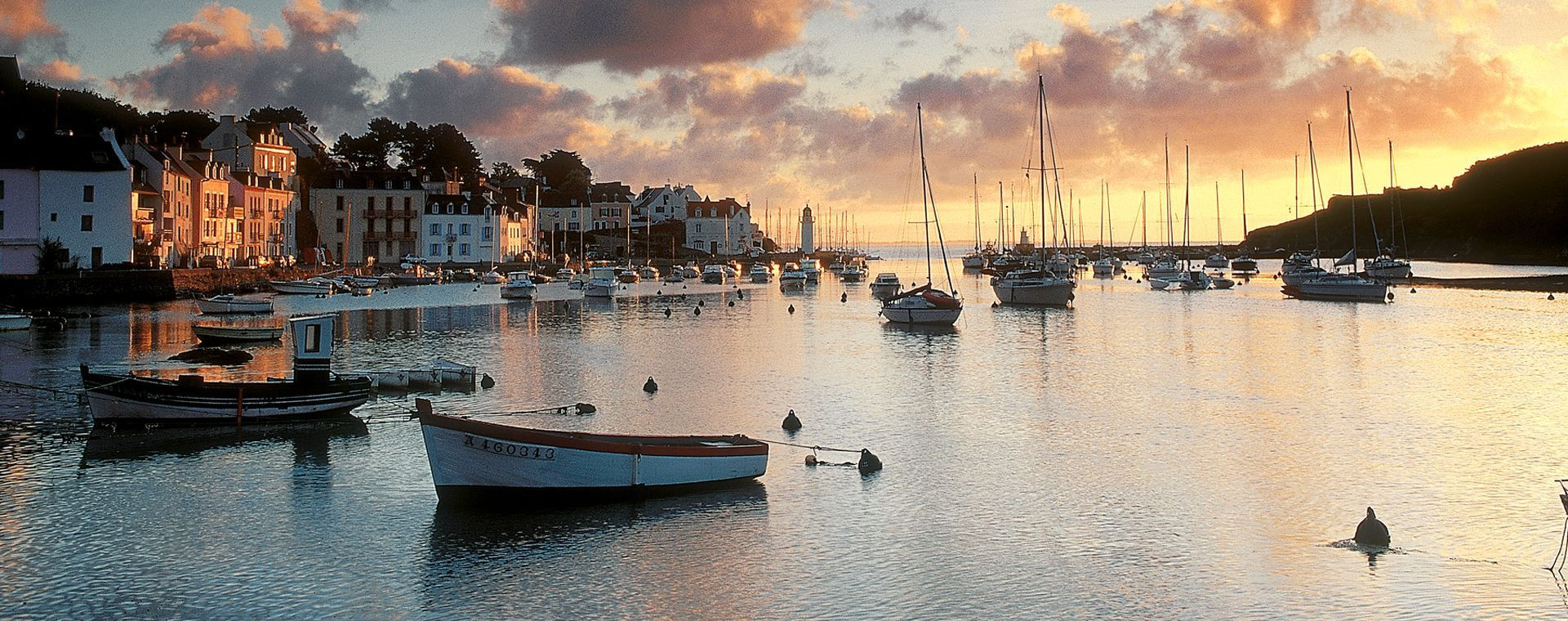 Coucher de soleil sur le port de Sauzon - Belle-Île-en-Mer - Bretagne - France
