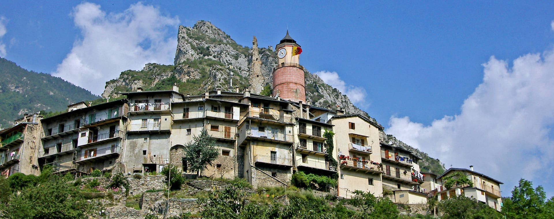 © Jean-Marie Cevasco Village perché de Tende et clocher - Mercantour - Alpes-Maritimes, France