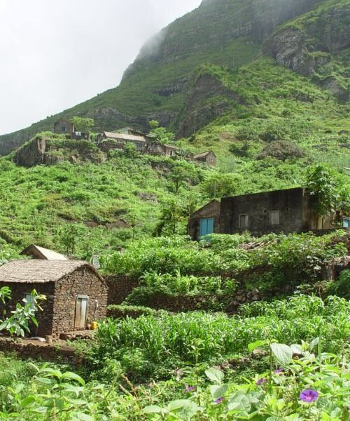 Village agricole en terrasses à flanc de montagne - Santo Antão - Cap-Vert