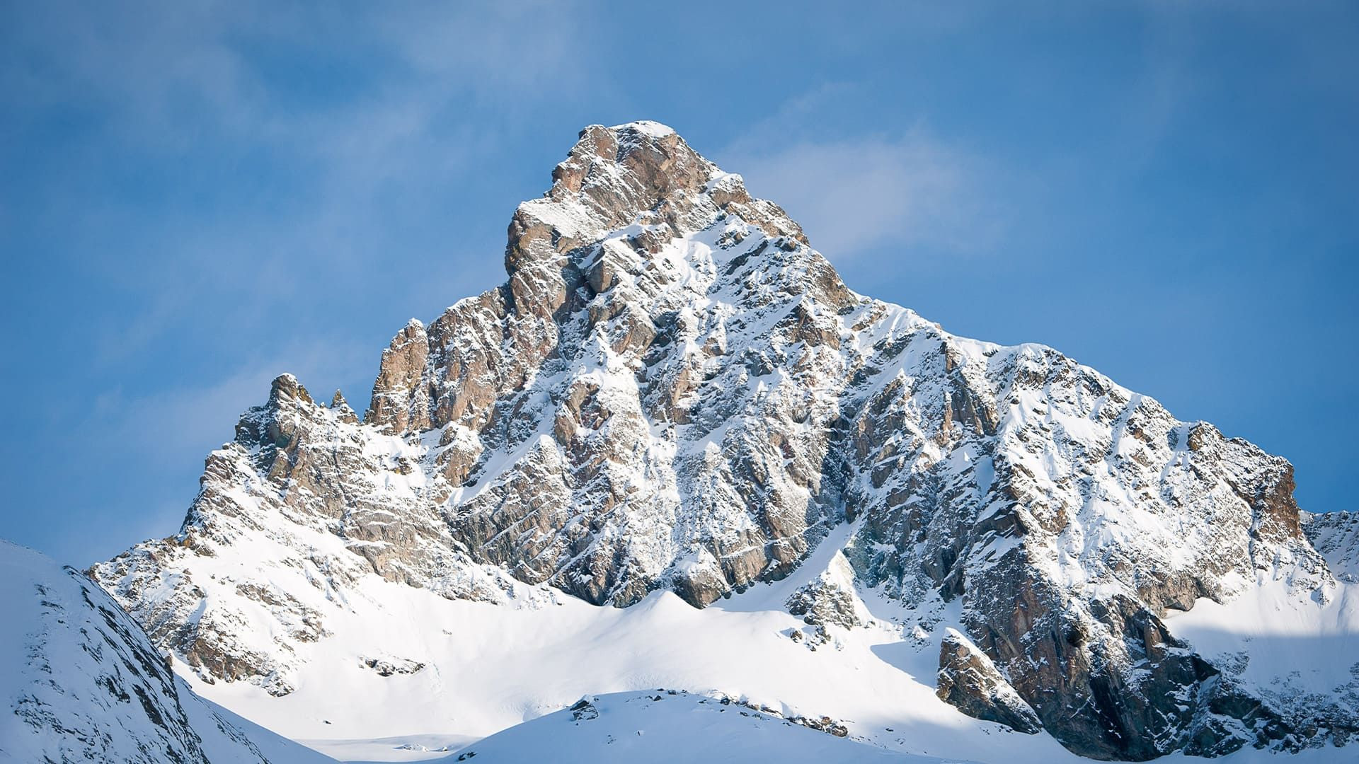 Sommet enneigé de la Tête des Toillies - Queyras - France