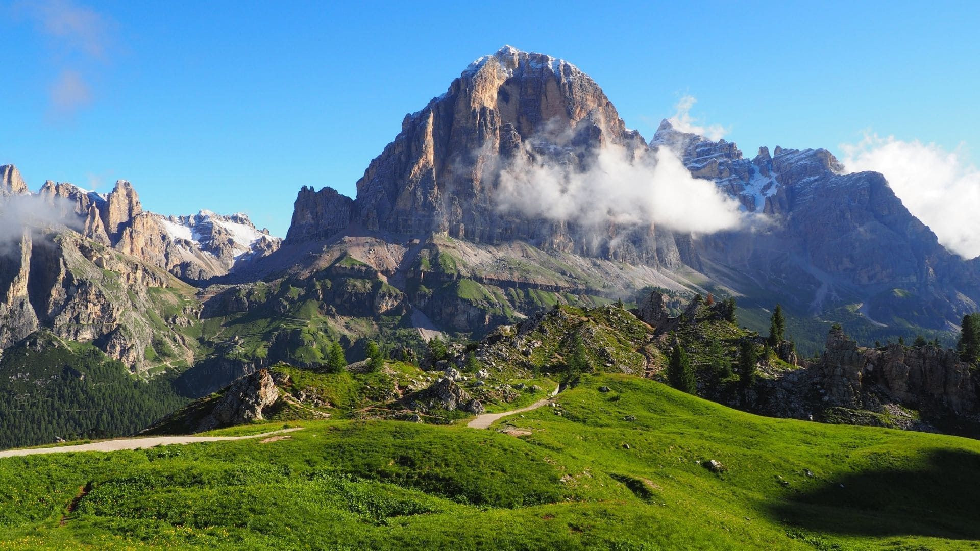 © Thomas Praire Tofana di Rozes et prairies alpines - Dolomites - Italie