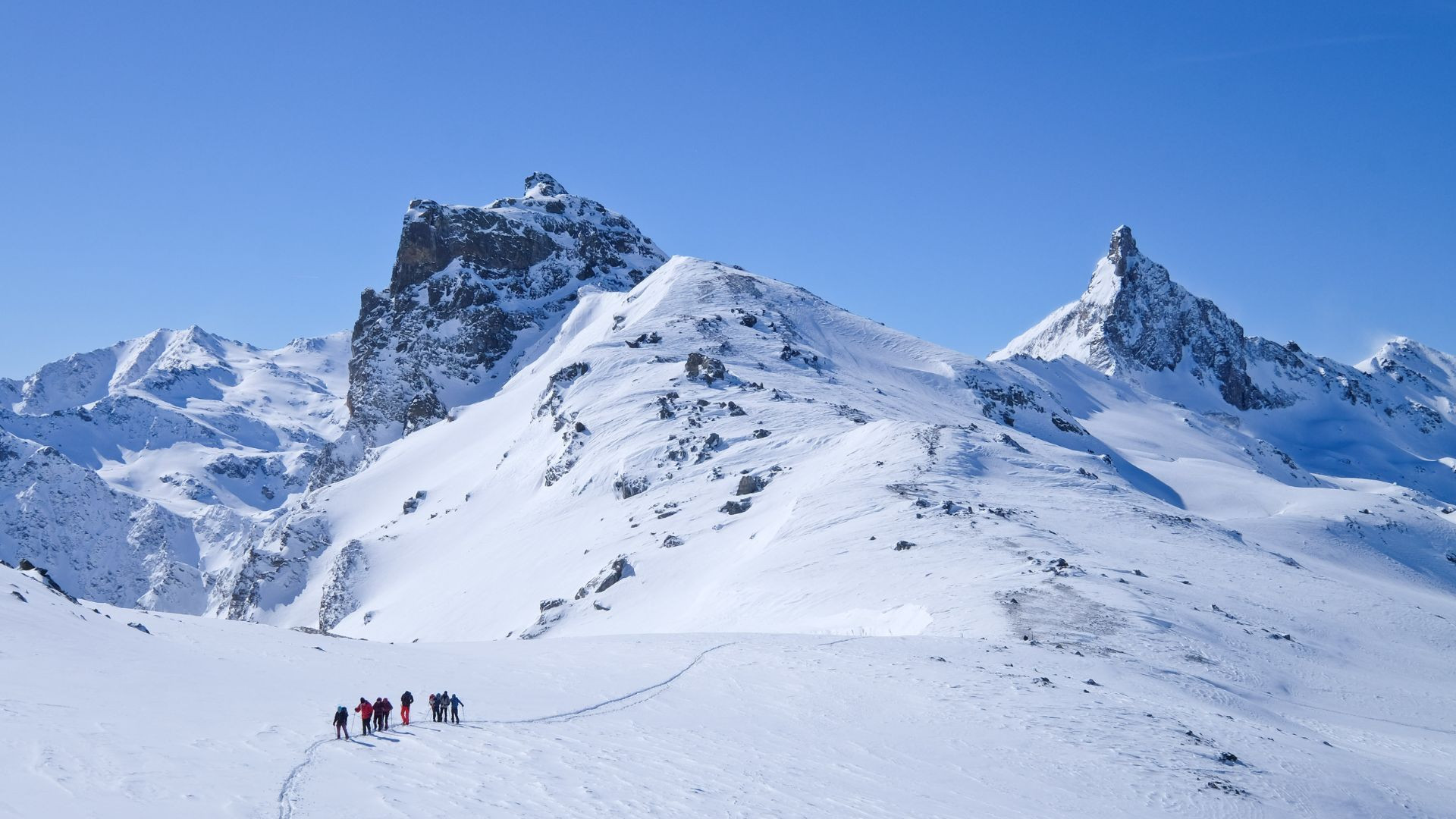 Randonneurs en raquettes - Tour du Queyras - Alpes - France