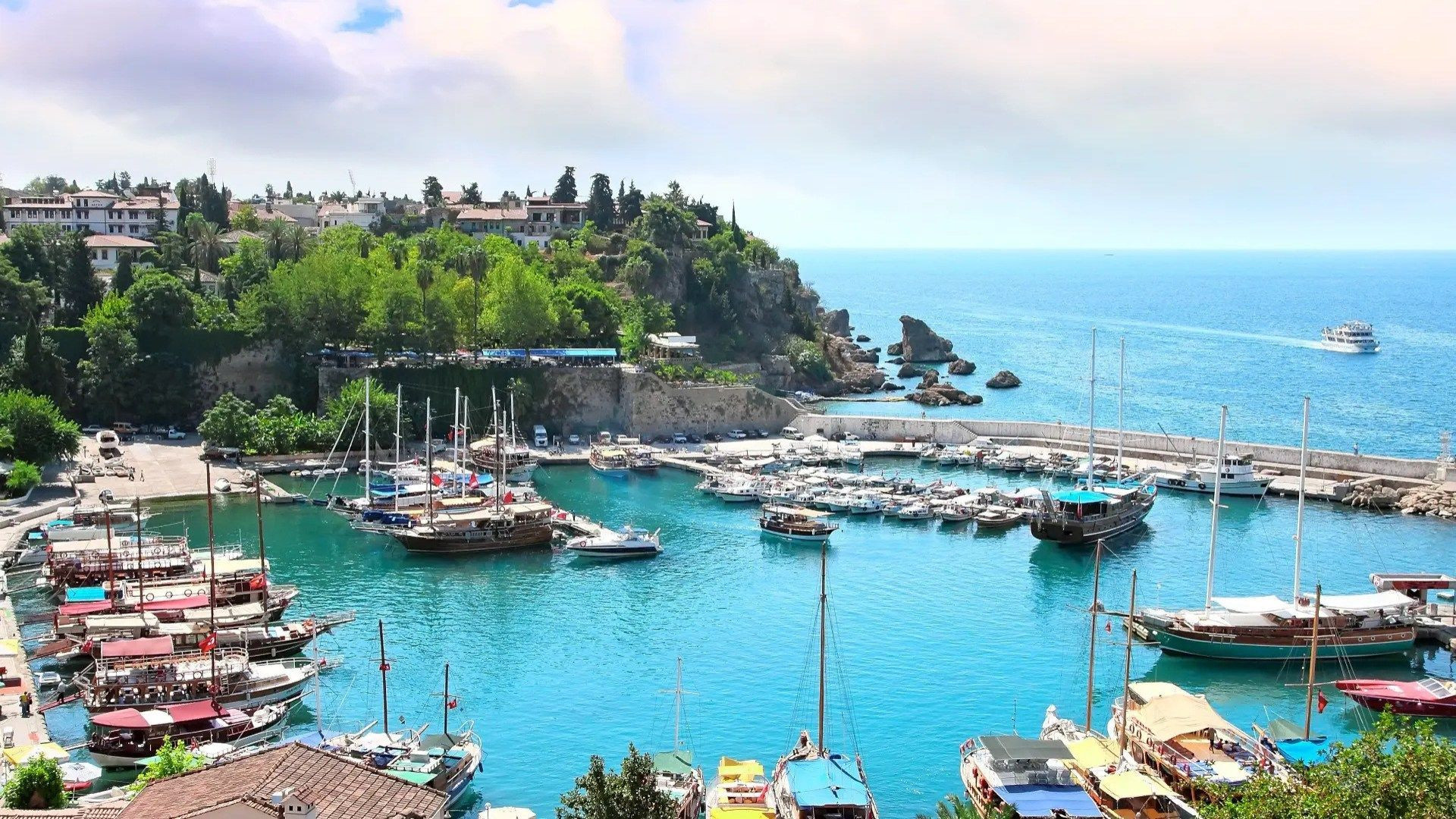 Bateaux traditionnels dans une baie paisible - Côte Lycienne - Turquie