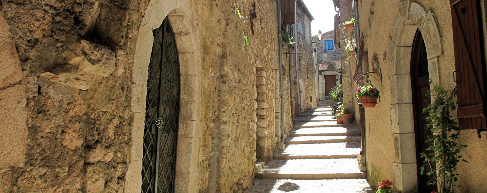 Ruelle troglodytique de Souzay-Champigny - Val de Loire, France