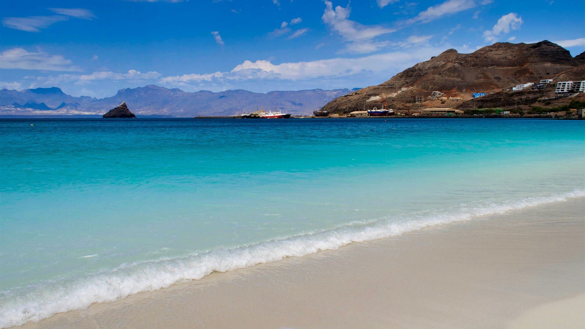 Baie turquoise et plage de Mindelo - São Vicente - Cap-Vert