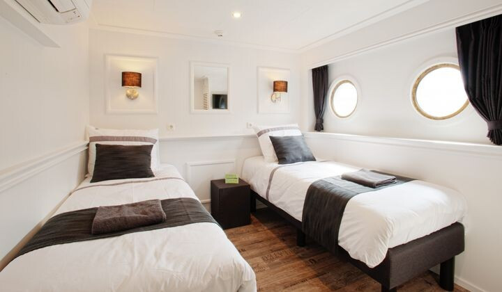 Standard twin cabin on the Magnifique II