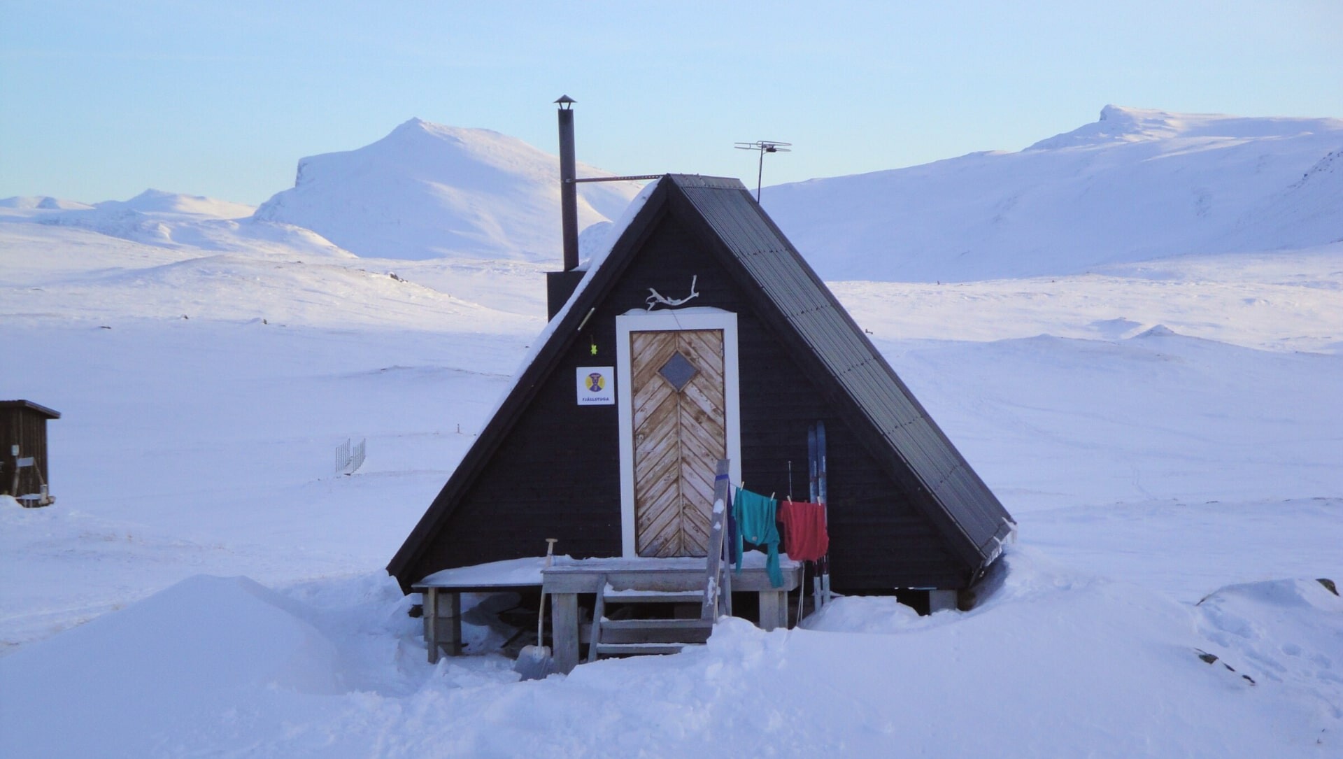 © Doriane Argaud Petite cabane typique de la Kungsleden en hiver - Laponie suédoise - Suède