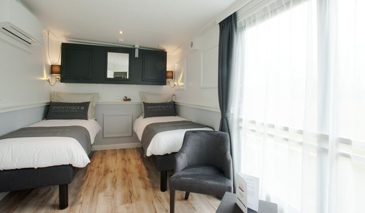 Upper deck twin suite on the Magnifique III