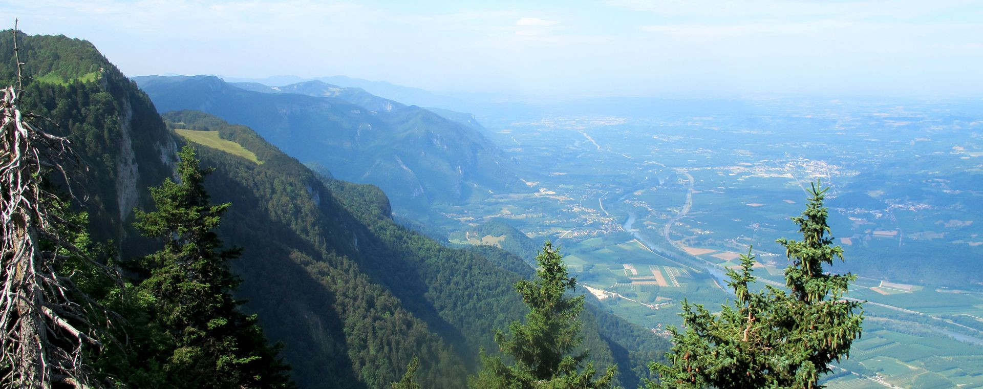 Vue plongeante sur la vallée de l'Isère depuis le Bec de l'Orient - Vercors