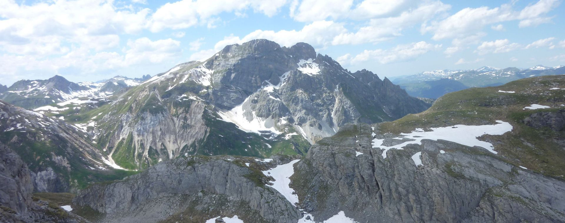 Sommets rocheux et névés du massif de la Vanoise - Savoie - France