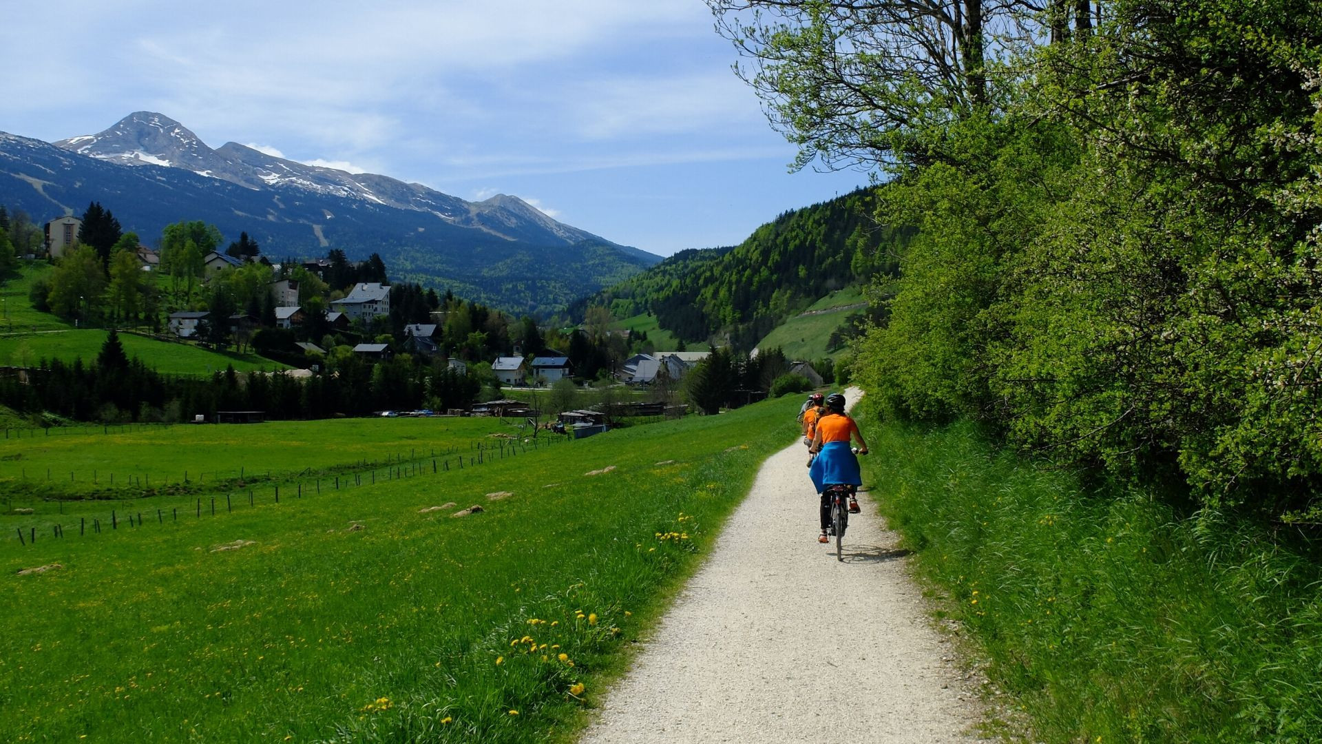 Cyclistes sur la Via Vercors près de Villard-de-Lans - Vercors - France