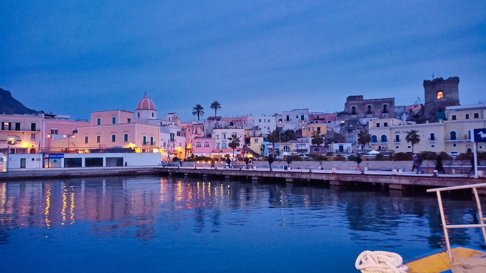 © Tania Gherli Port de Forio au crépuscule - Ischia - Italie