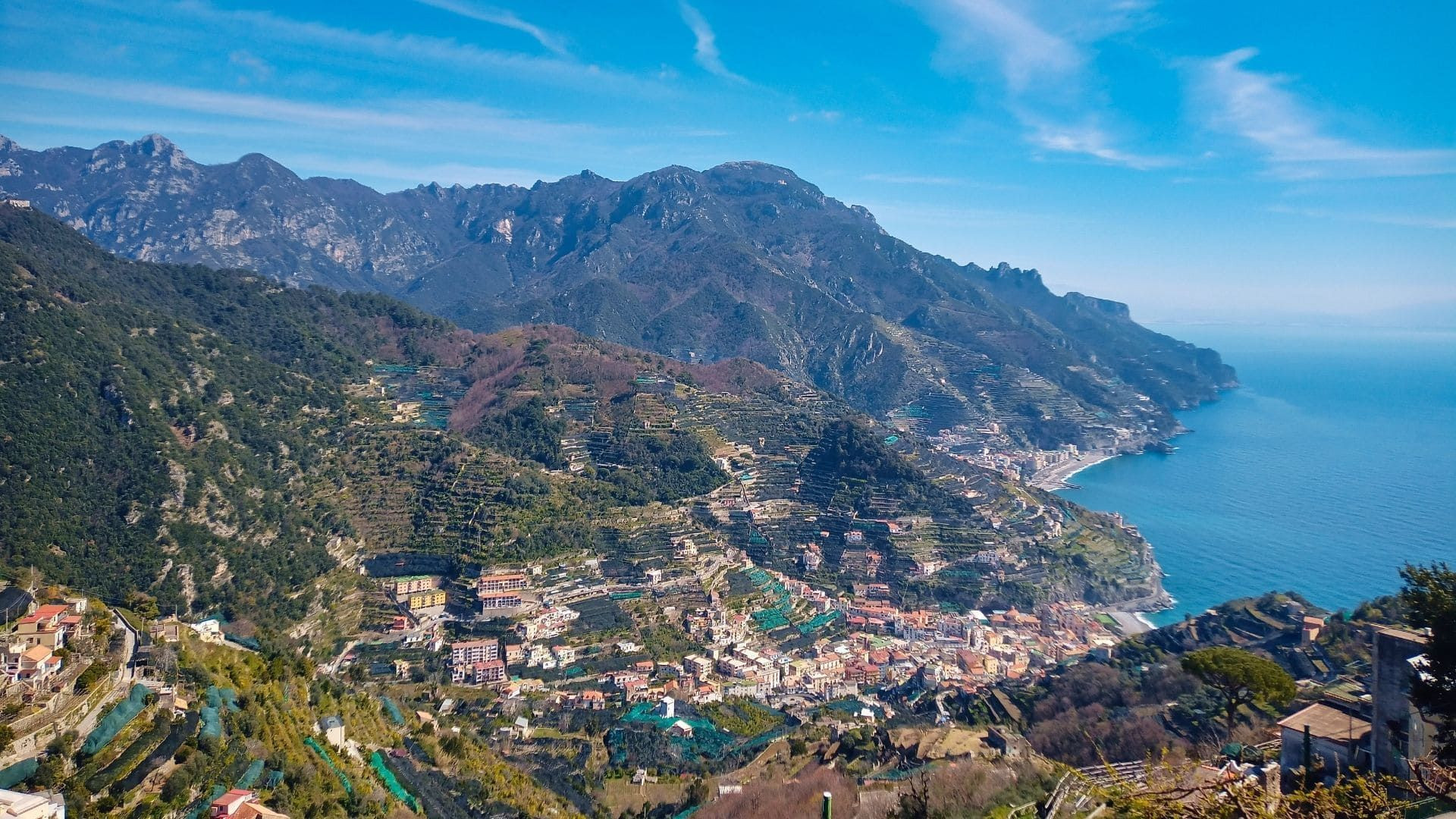 © Tania Gherli Vue sur Minori et la côte amalfitaine depuis Ravello - Campanie - Italie