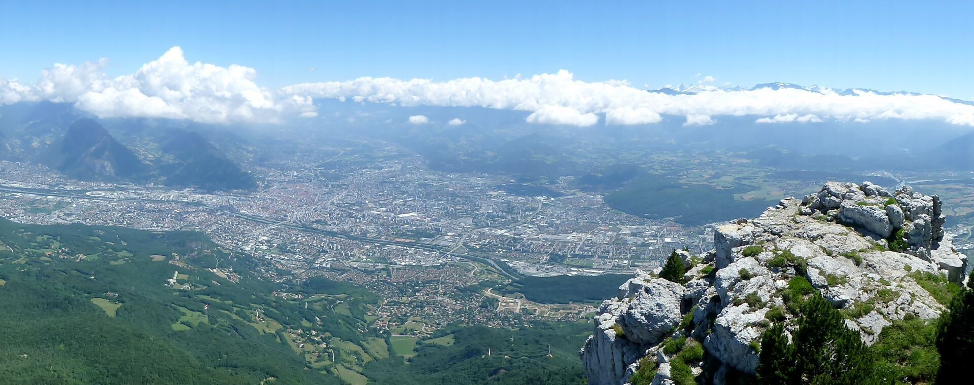 Vue sur Grenoble et sa vallée depuis les crêtes du Vercors - Vercors - France