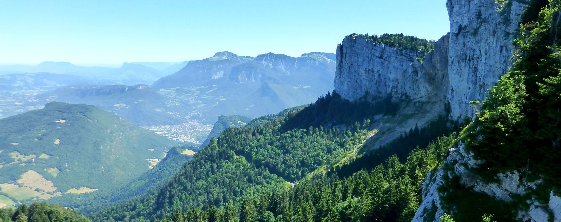 Falaises du Vercors et vallée depuis Choranche - Isère - France