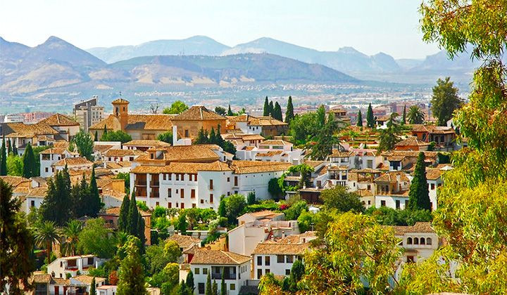 Vue sur le quartier de l'Albaicín et la Sierra - Grenade - Andalousie, Espagne