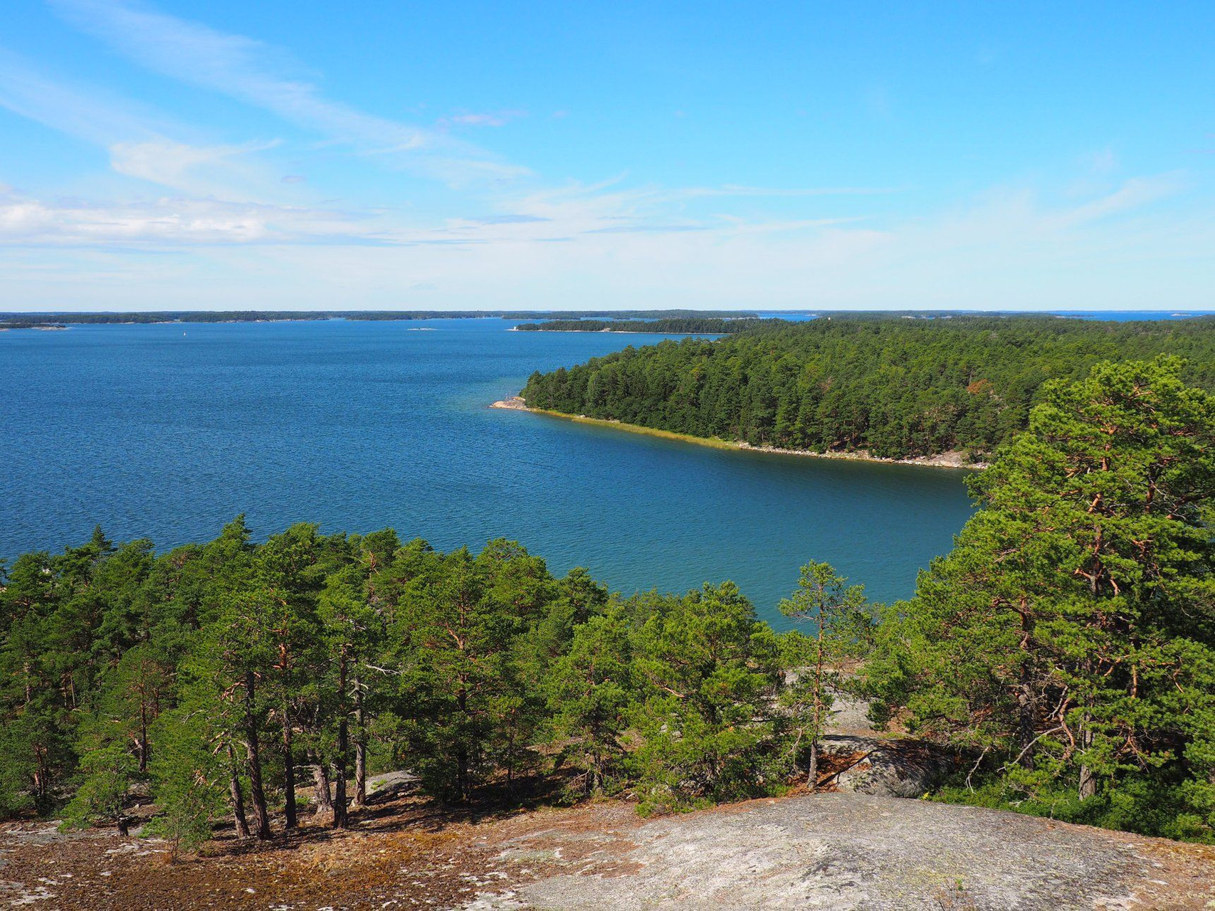 Vue sur l'archipel boisé depuis Iniö - Archipel de Turku - Finlande