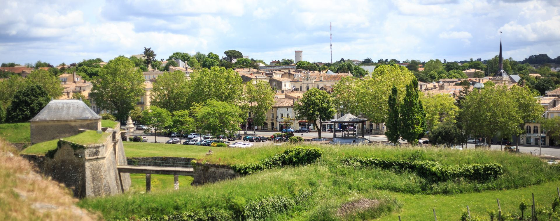 Vue sur la ville depuis les remparts de la citadelle - Blaye - Gironde