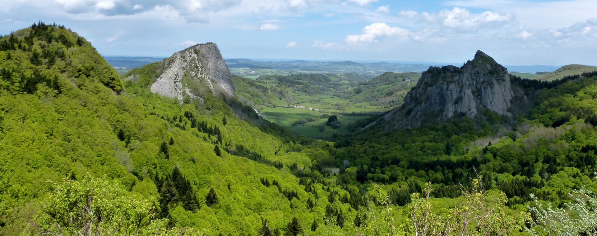 Roches Tuilière et Sanadoire depuis le col de Guéry - Auvergne - France