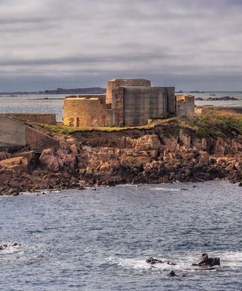 Vue sur le Fort Hommet depuis la côte
