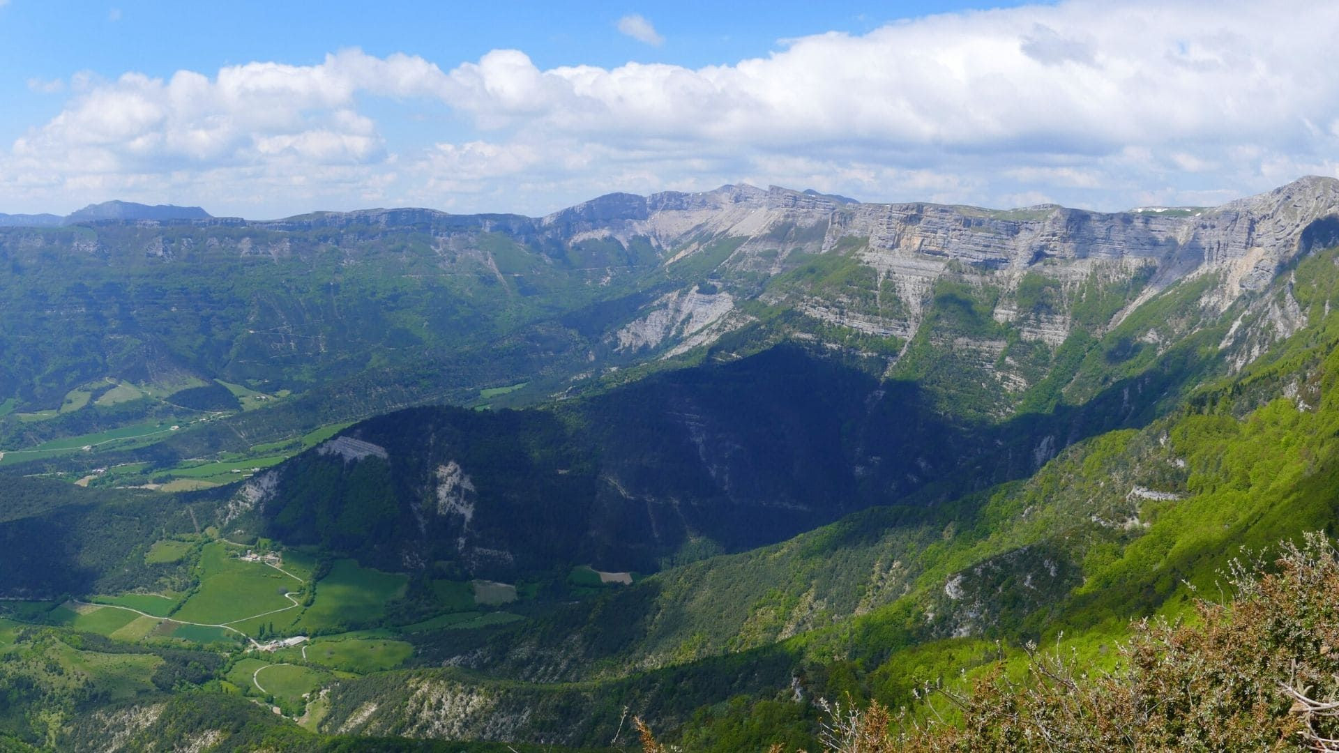 Panorama sur les falaises et la vallée du Vercors - Vercors - France