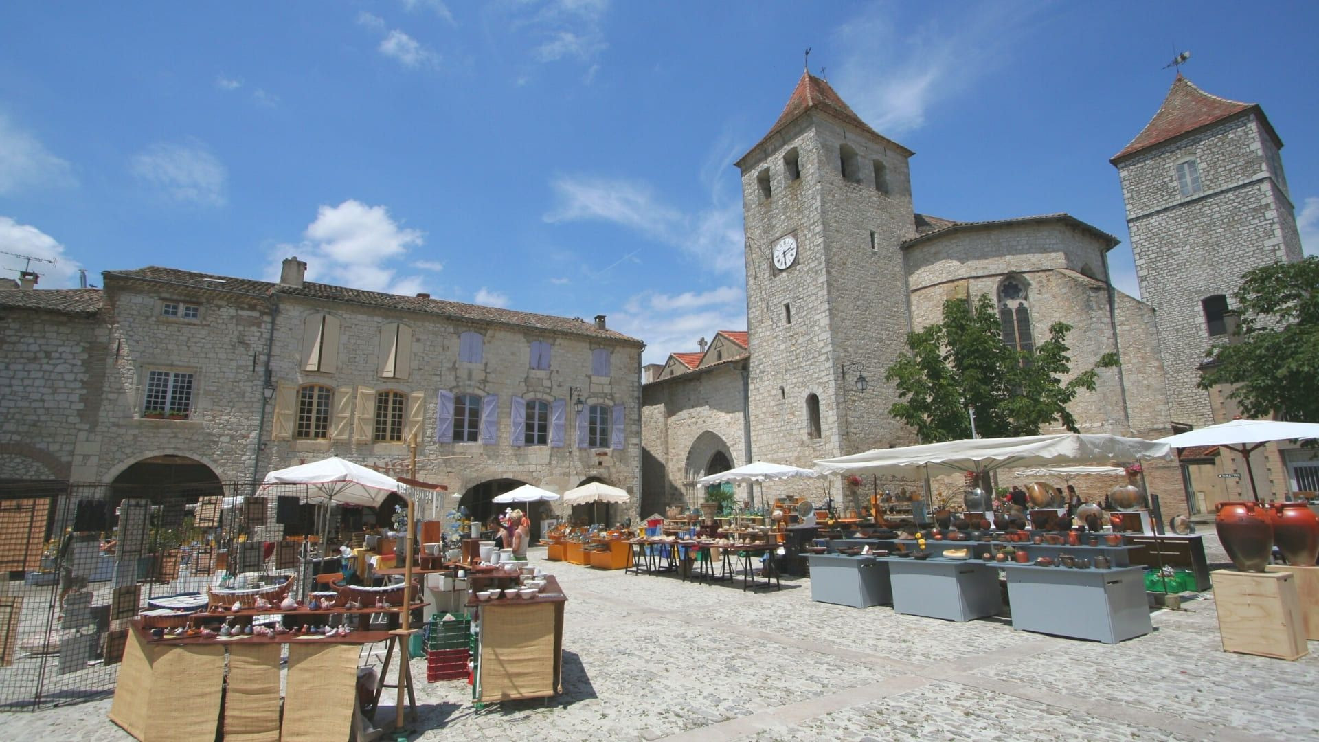 Place du marché médiévale et église fortifiée - Lauzerte - France