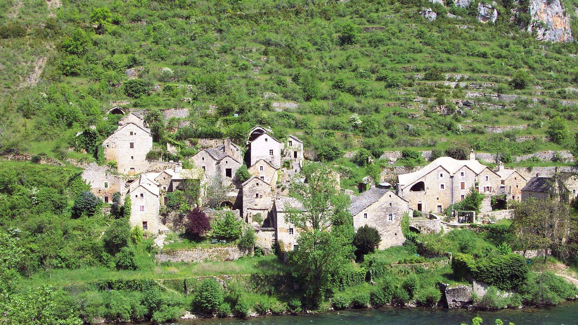 Village de Hauterives perché sur les Gorges du Tarn - Lozère - France