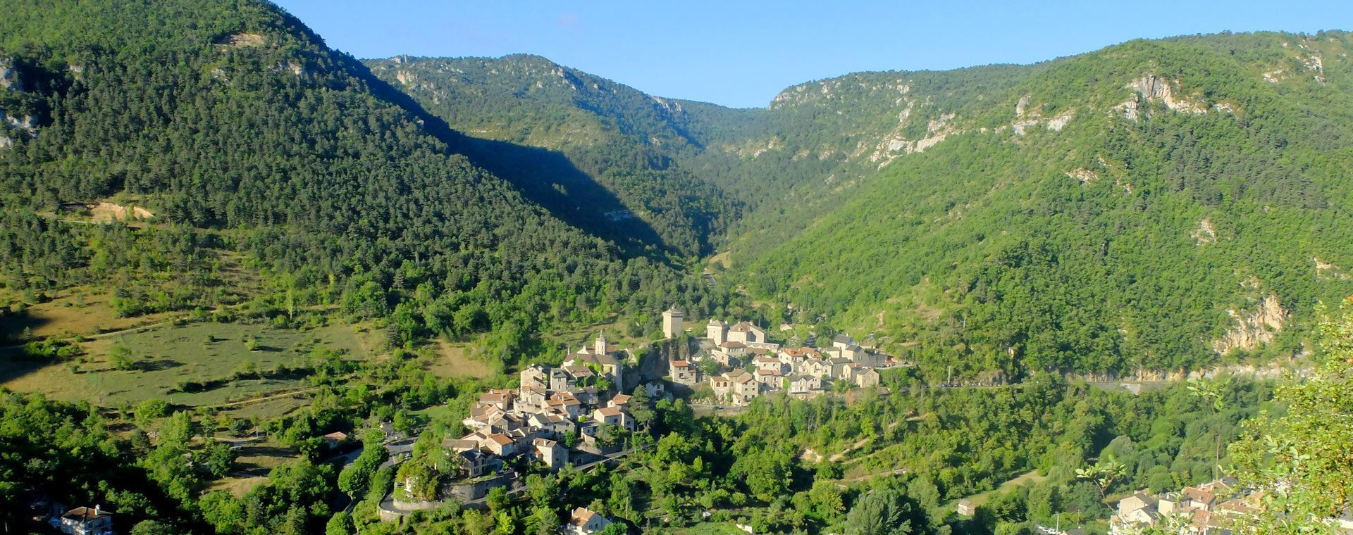 Village perché dans les Gorges du Tarn - Lozère - France