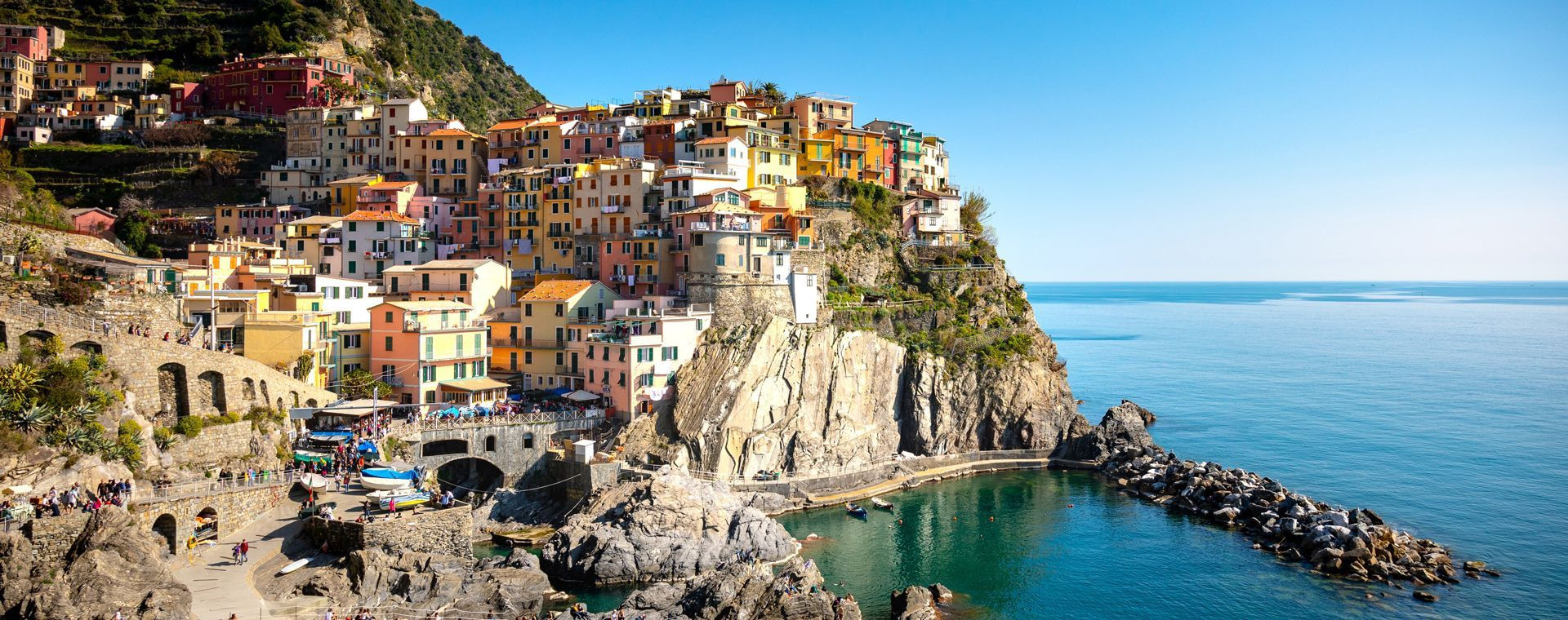 Village coloré de Manarola perché sur la falaise - Cinque Terre - Ligurie, Italie