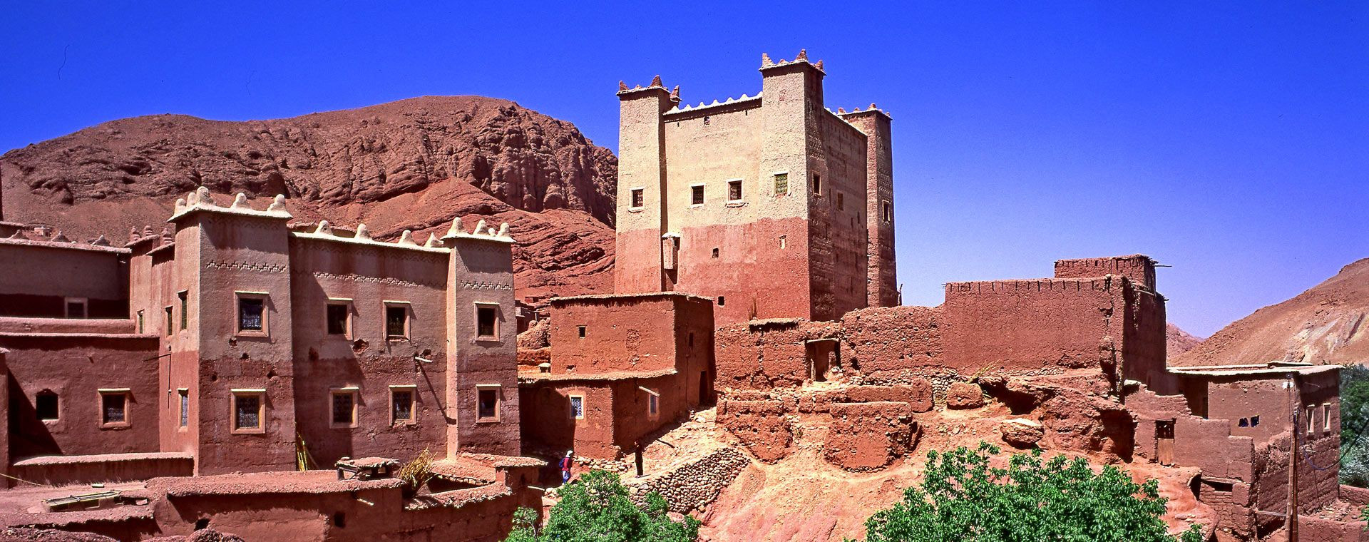 Kasbah de terre dans la vallée des Roses - Maroc