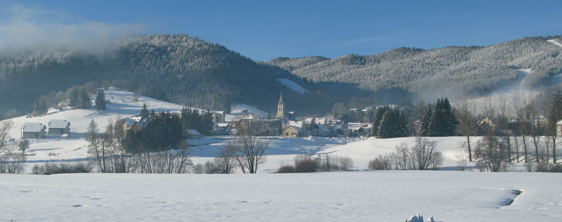 Village de Méaudre en hiver sous la neige - Vercors - France