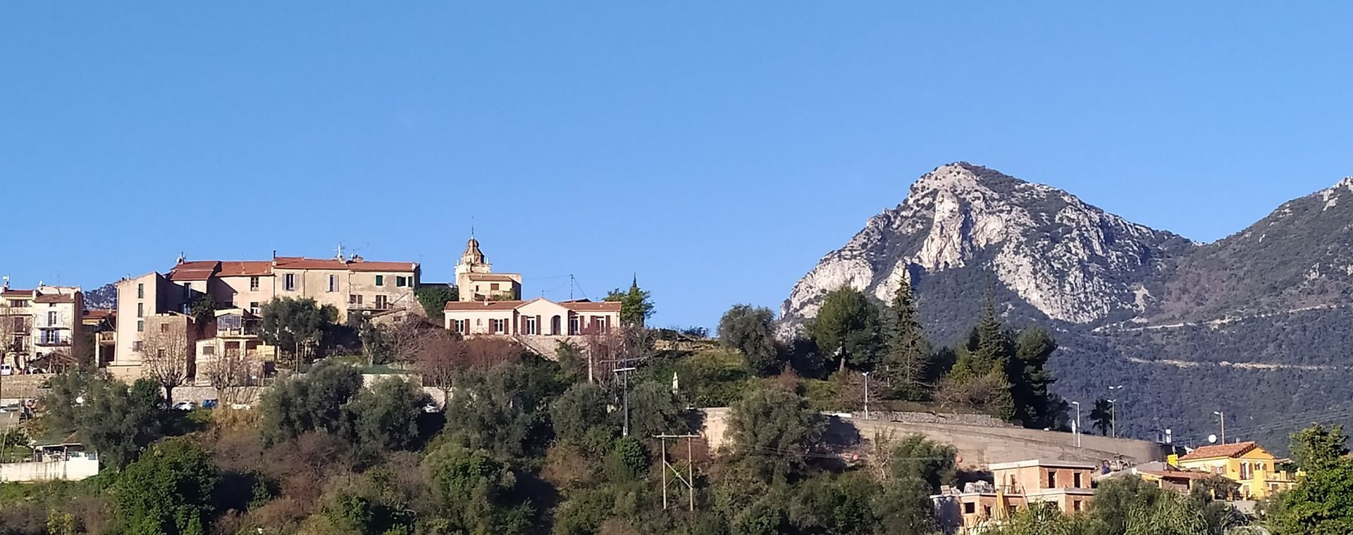Village perché de l'arrière-pays mentonnais - Côte d'Azur - France