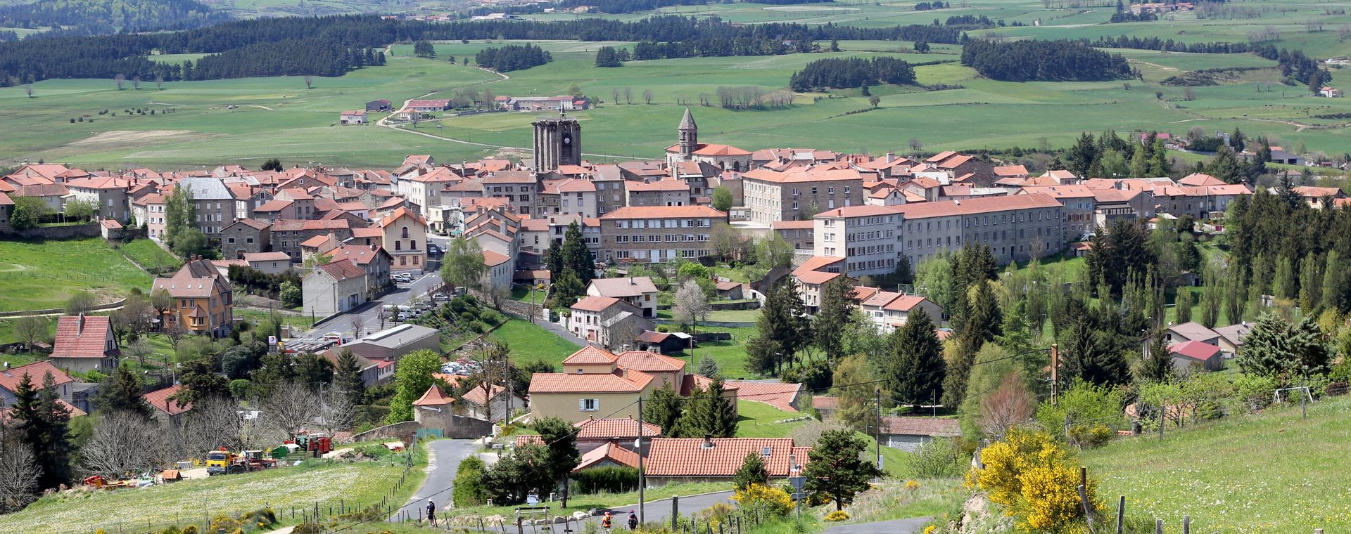 Panorama sur le village de Saugues - Haute-Loire - France