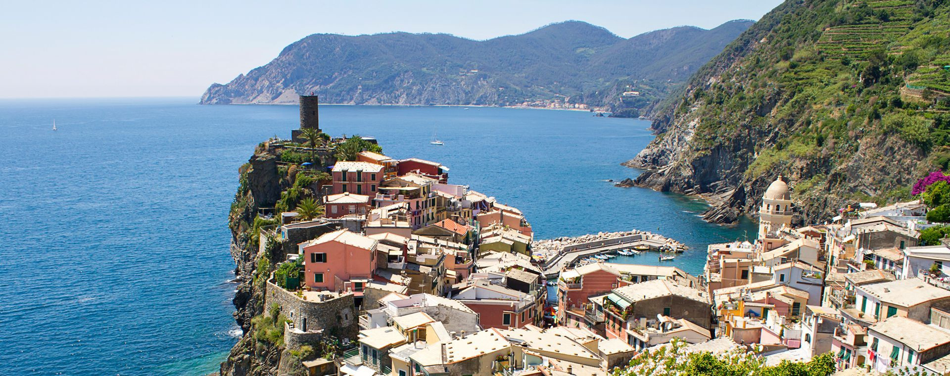 Village perché de Vernazza sur la côte - Parc national des Cinque Terre - Italie