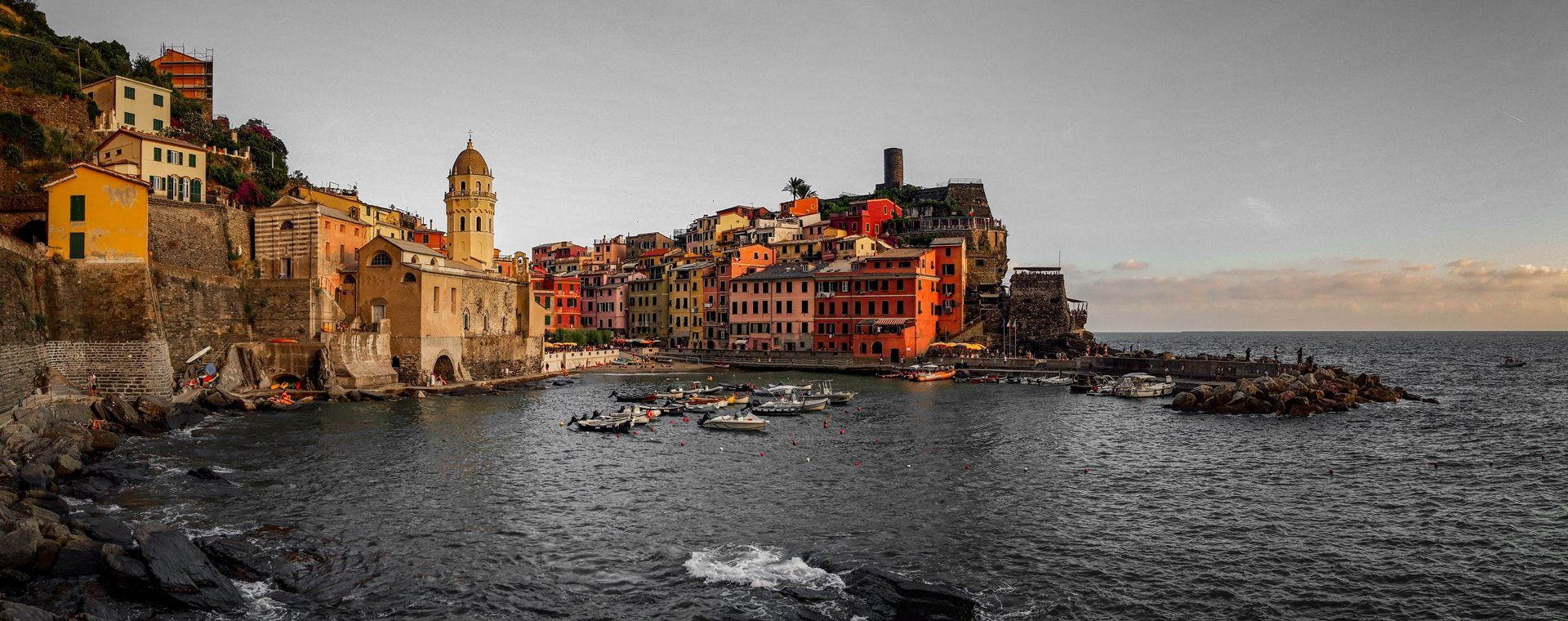 Village coloré de Vernazza au crépuscule - Cinque Terre - Italie