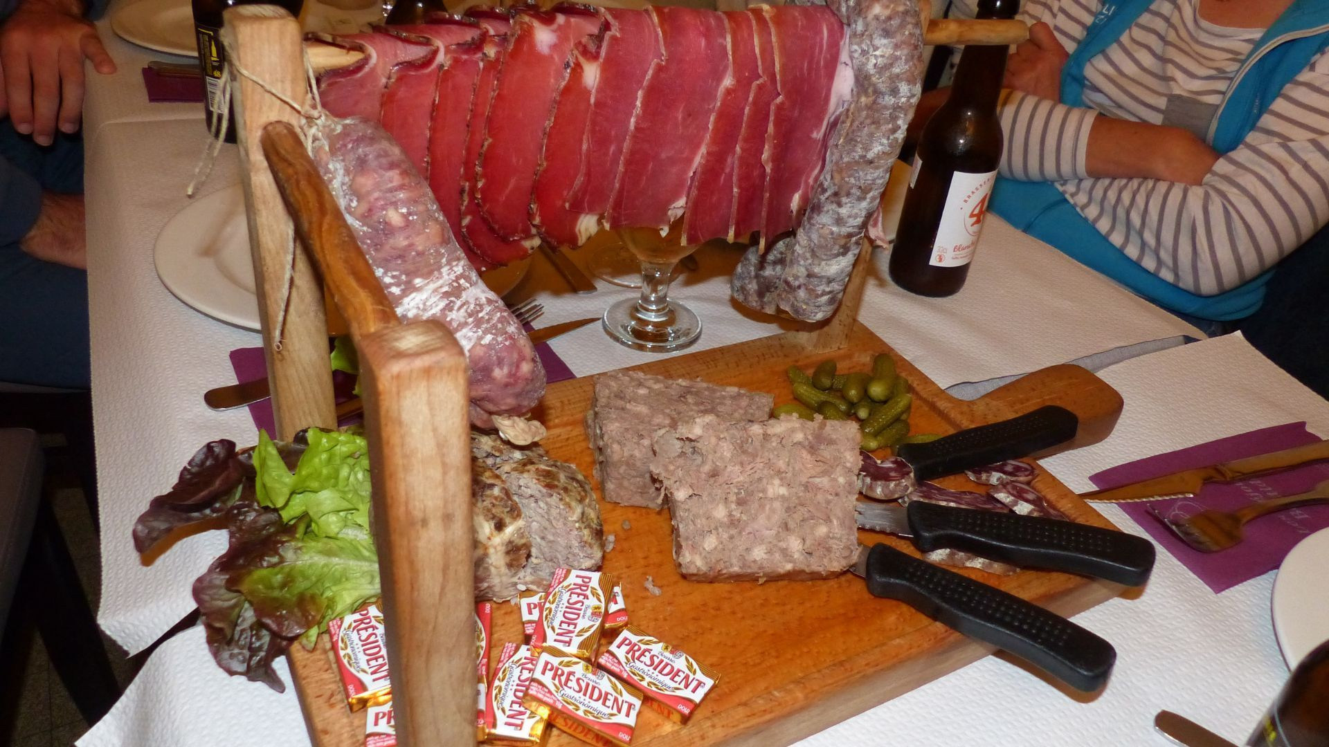Planche de charcuterie et terroir au repas - Vercors - France