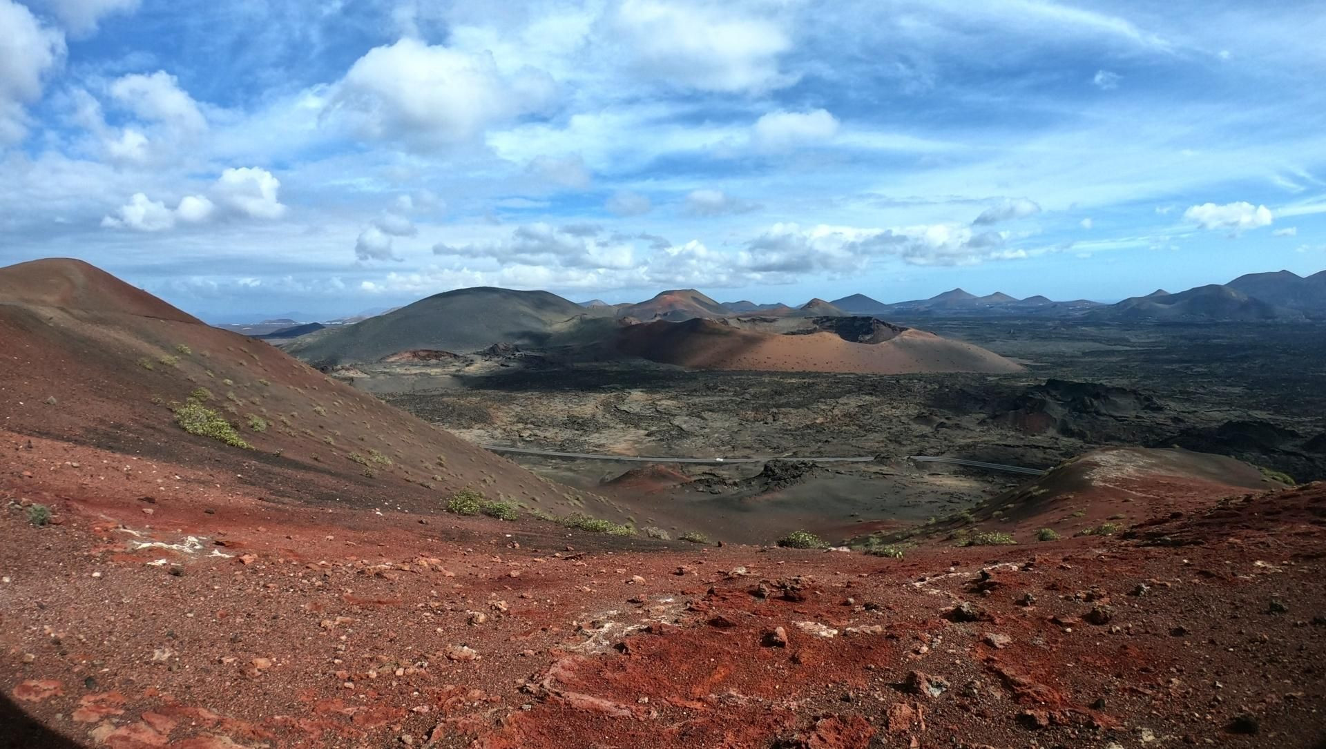 Cônes volcaniques et terres rouges - Parc national de Timanfaya - Lanzarote, Îles Canaries
