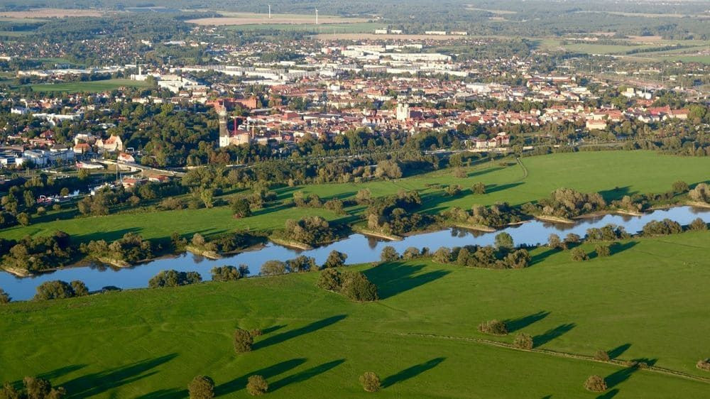 Vue aérienne de la ville et de l'Elbe - Lutherstadt Wittenberg - Allemagne