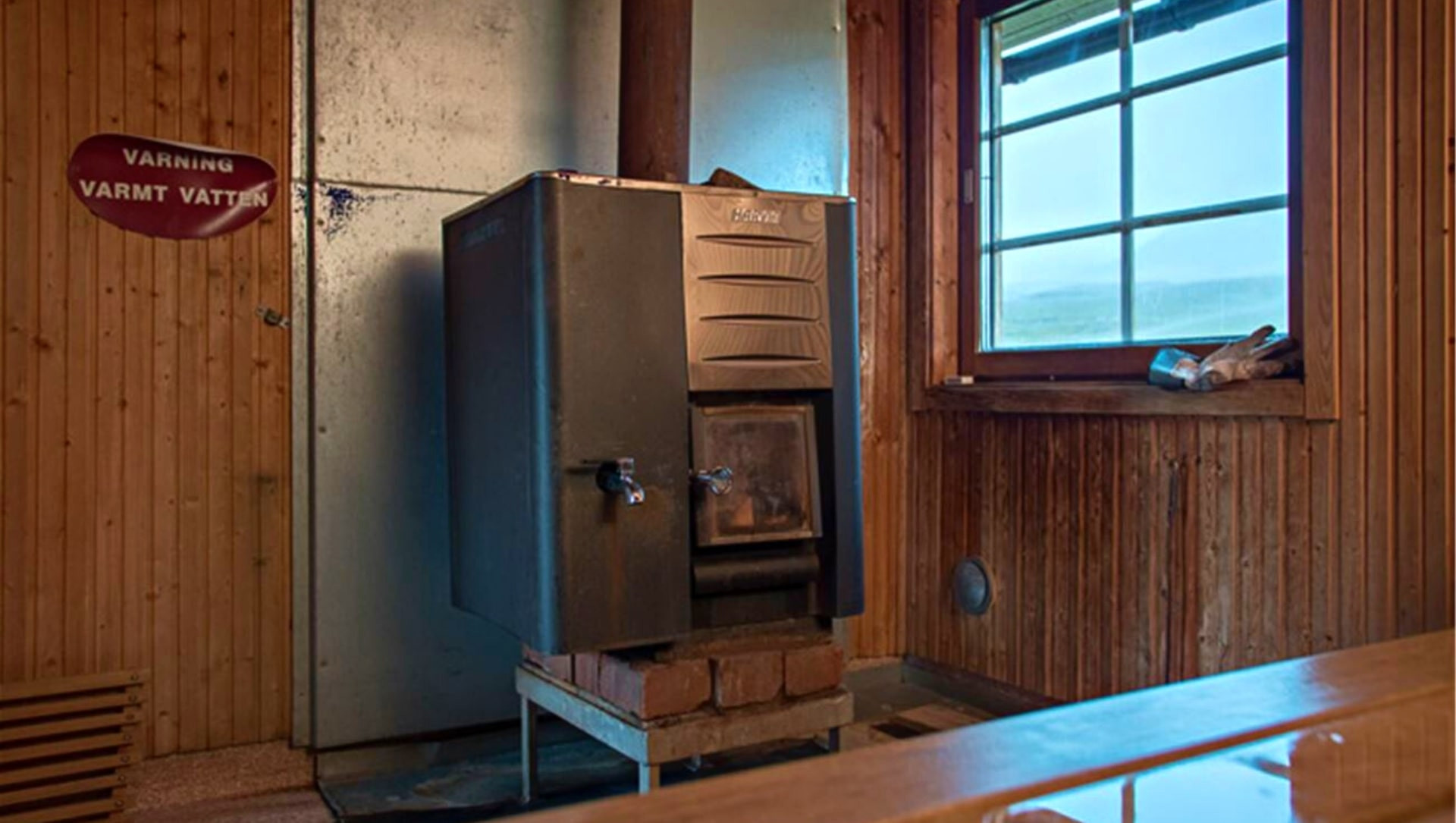 Poêle à bois du sauna du refuge de Tjäktja - Laponie, Suède