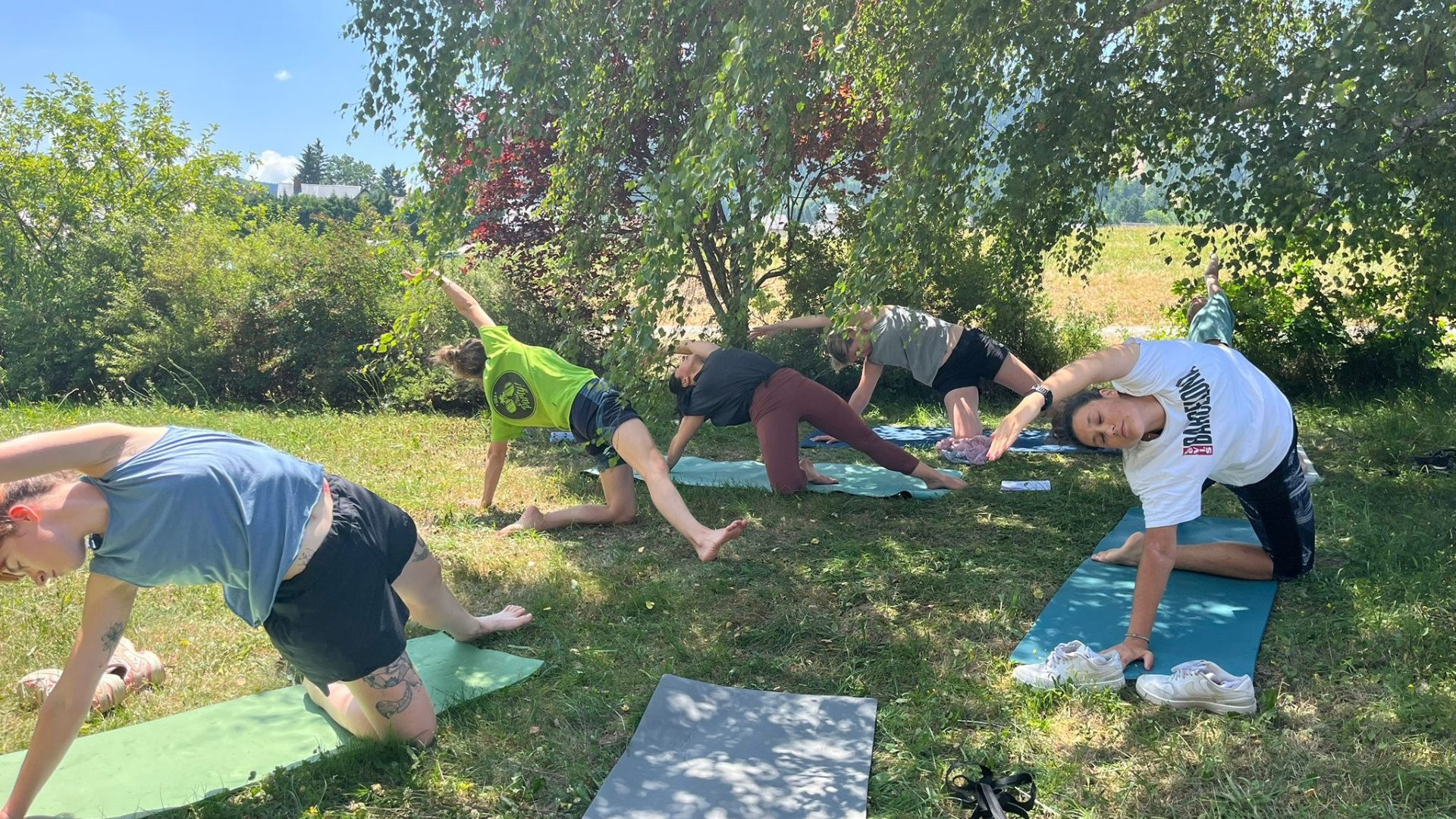 yoga-dans-le-vercors-en-groupe