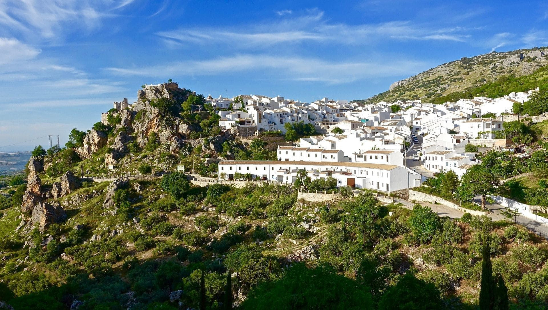Village blanc de Zuheros perché sur sa colline - Andalousie - Espagne